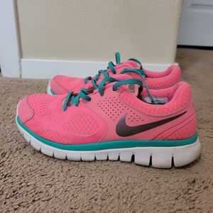 Nike shoes hot pink 🔥